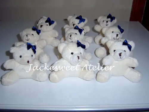 Mini Ursa Creme Laço Azul Marinho 02