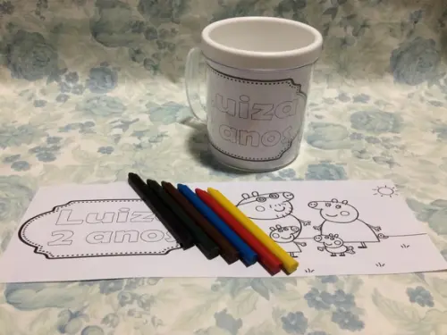 Pintando o Caneco Personalizada Com Giz De Cera