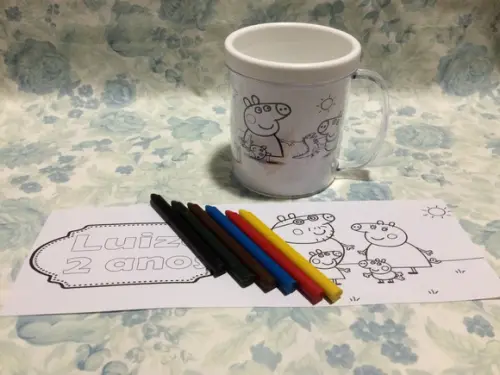 Pintando o Caneco Personalizada Com Giz De Cera