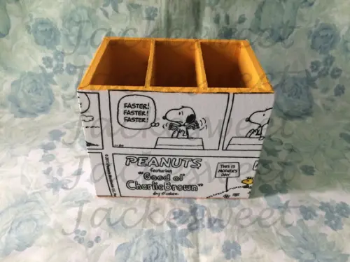 Porta controle com 03 divisórias Snoopy