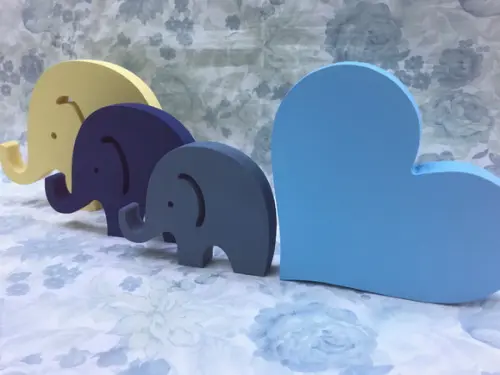 Trio de elefantes e coração