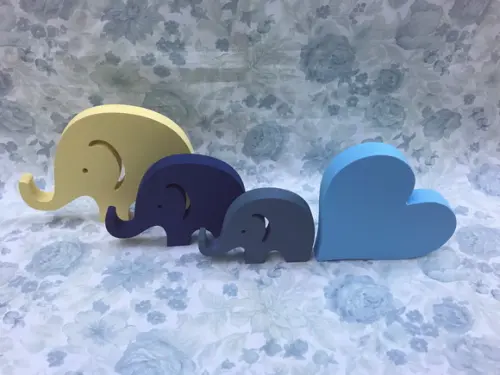 Trio de elefantes e coração