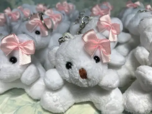 Ursinha Graciosa 6cm Branca Laço Rosa