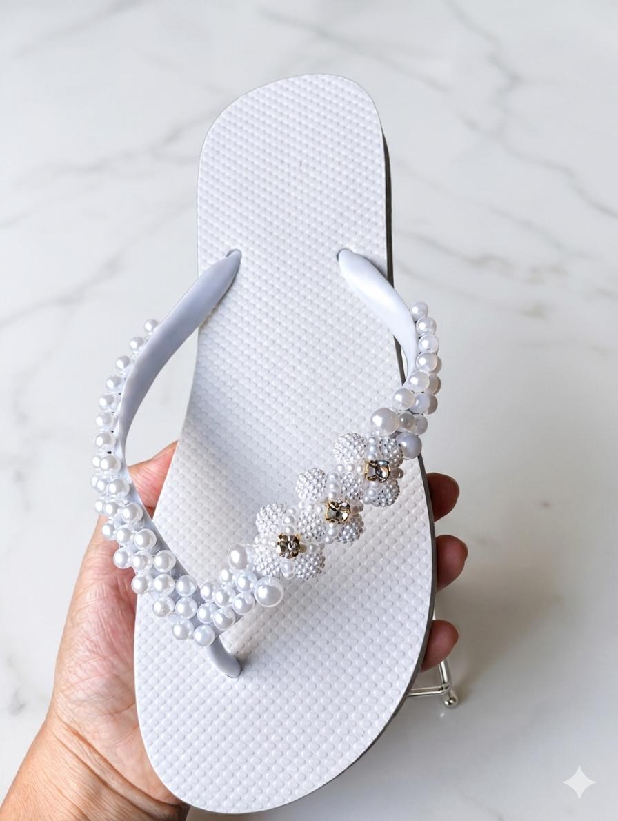Chinelo feminino sandália customizada com pérolas