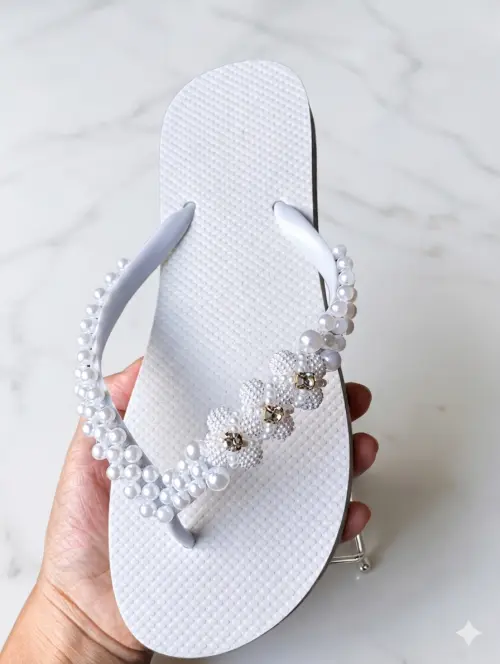 Chinelo feminino sandália customizada com pérolas