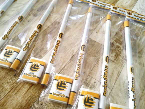 Lembrança Kit Lápis e Borracha para Escolas M2