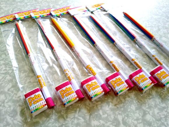 Lembrança Kit Lápis e Borracha Tema cores de Lápis de Cor