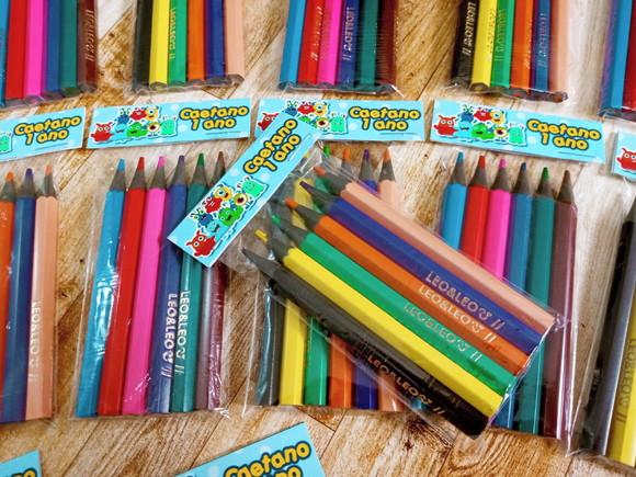 Lembrancinha Mini Lápis de Cor Monstrinhos M1