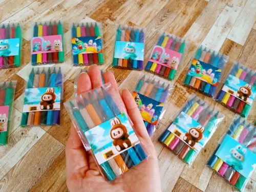 Lembrança de Eventos Mini Lápis de Cor Inspirado no Labubu