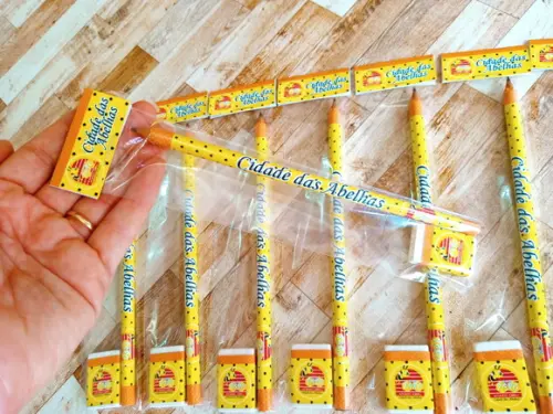 Lembrança Kit Lápis e Borracha Empresarial Abelhas