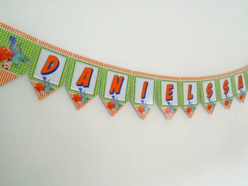 Bandeirolas tema Baby Dinossauro