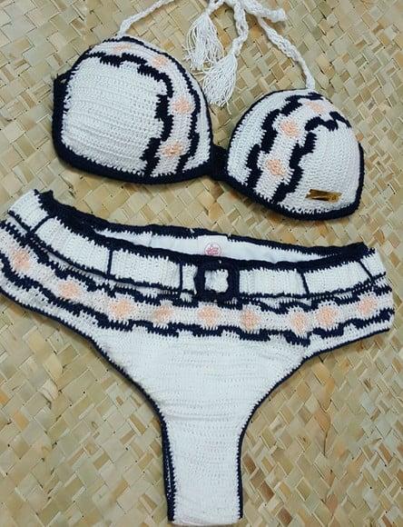 Biquíni Crochê Hot Pants E Saída De Praia
