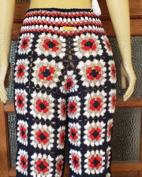 Calça Pantacourt Crochê