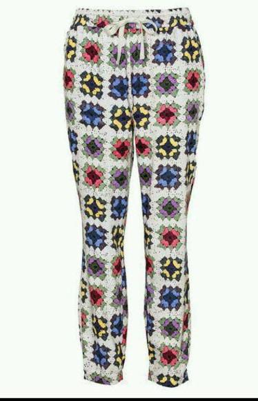 Calça Pantacourt Crochê