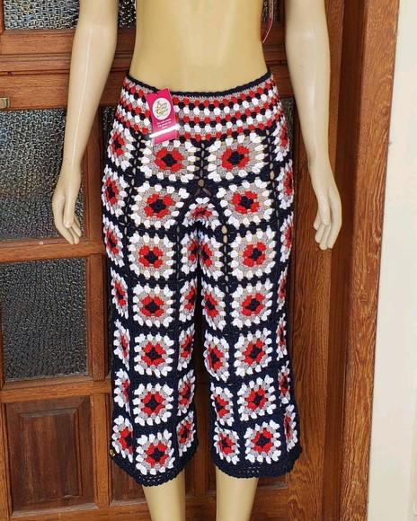 Calça Pantacourt Crochê