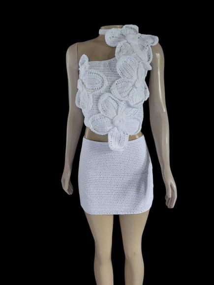 Conjunto Blusa e Saia de Crochê