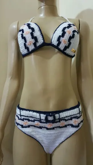 Biquíni Crochê Hot Pants E Saída De Praia