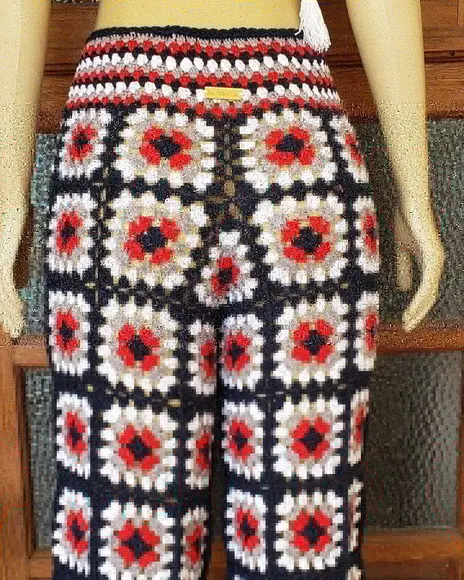 Calça Pantacourt Crochê