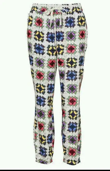 Calça Pantacourt Crochê