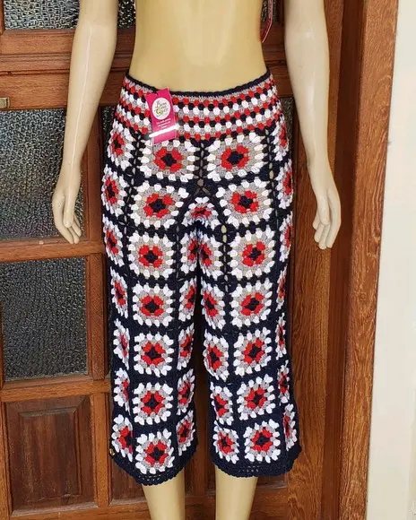 Calça Pantacourt Crochê