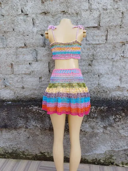 Conjunto Blusa e Saia de Crochê