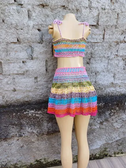 Conjunto Blusa e Saia de Crochê