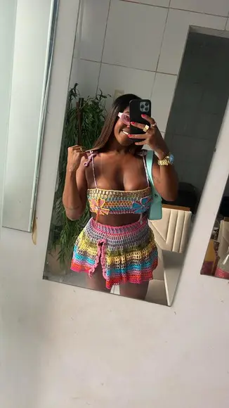 Conjunto Blusa e Saia de Crochê