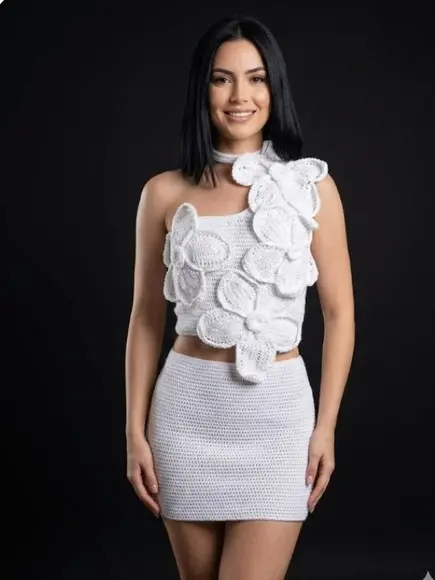 Conjunto Blusa e Saia de Crochê