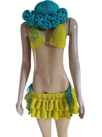 Conjunto Cropped, Saia de Crochê e Chapéu