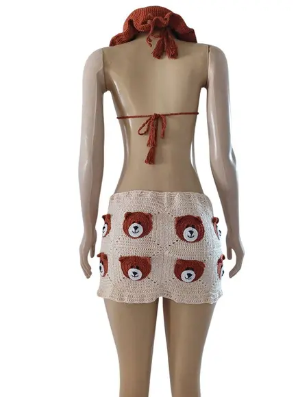 Conjunto Cropped, Saia de Crochê e Chapéu