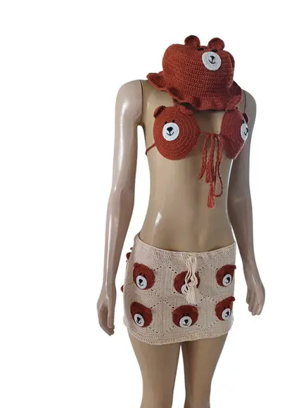 Conjunto Cropped, Saia de Crochê e Chapéu