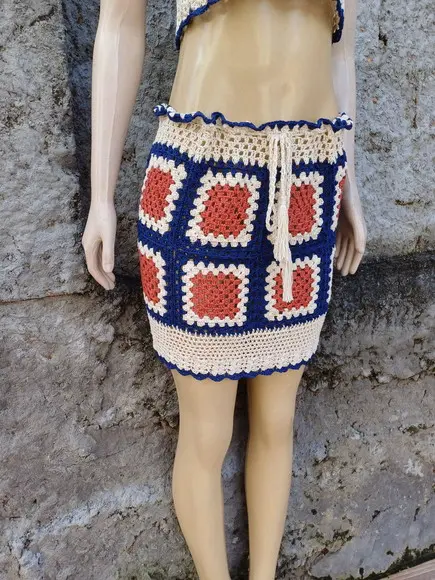 Conjunto Top Cropped e Saia de Crochê