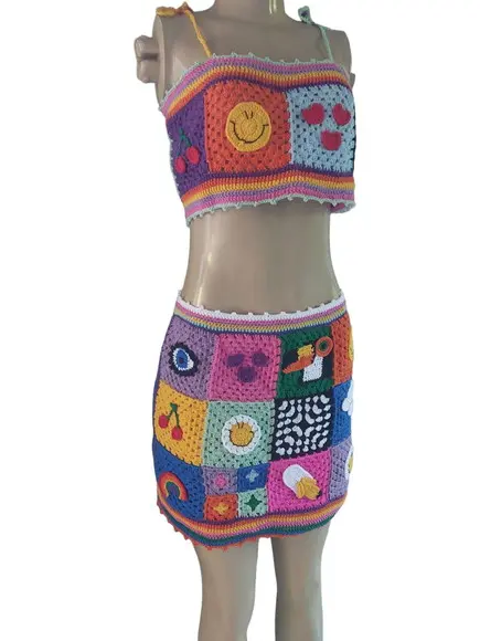 Conjunto Top Cropped e Saia de Crochê