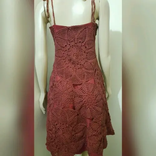 Vestido Marsala Crochê Adulto