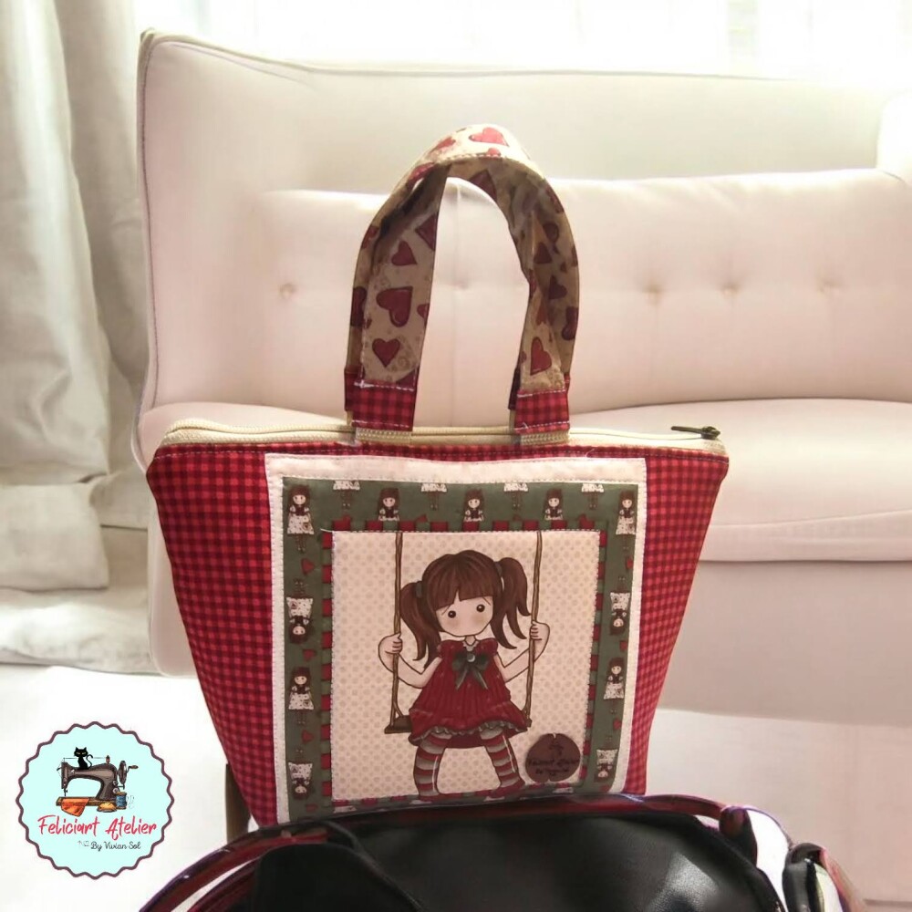 Kit Bolsinha de Mão e Necessaire Vintage Menina