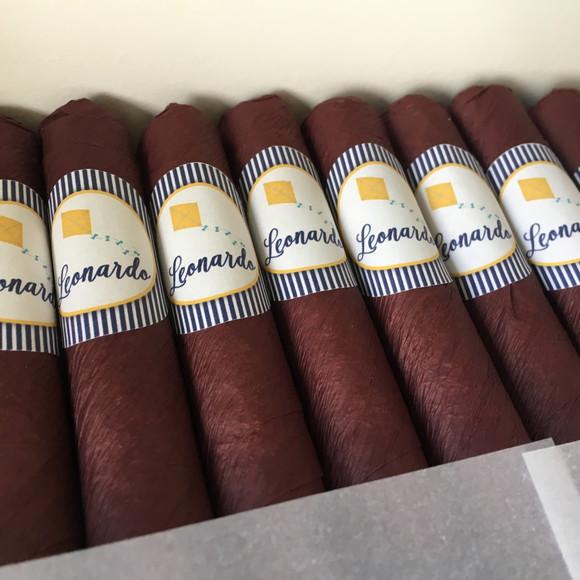 Caixa Luxo + 30 Charutos de Chocolate Recheados