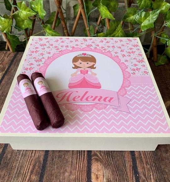 Caixa simples + 35 Charutos de Chocolate Recheados