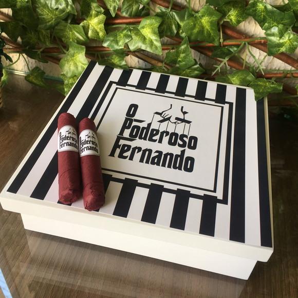 Caixa simples + 35 Charutos de Chocolate Recheados