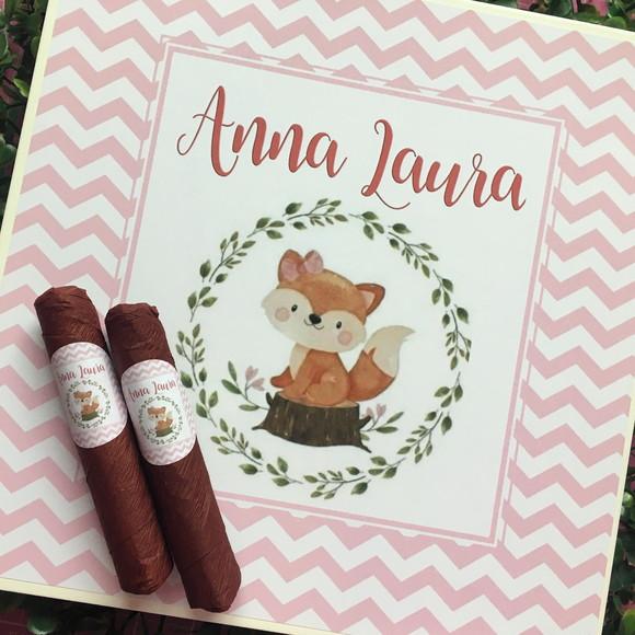 Caixa simples + 35 Charutos de Chocolate Recheados
