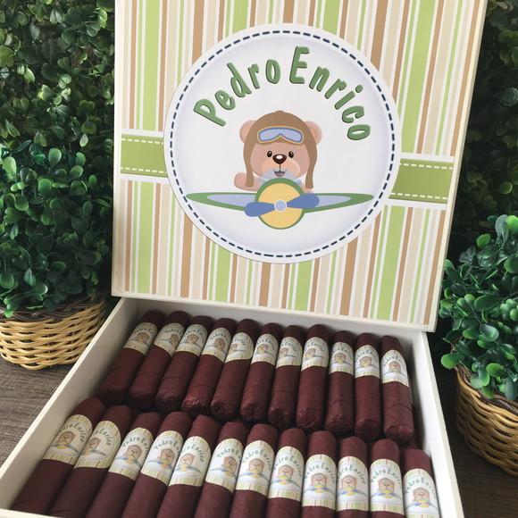 Caixa simples + 35 Charutos de Chocolate Recheados