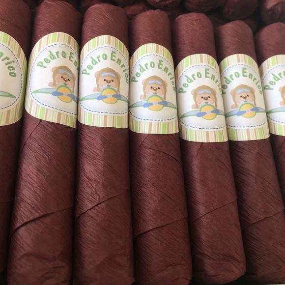 Caixa simples + 35 Charutos de Chocolate Recheados