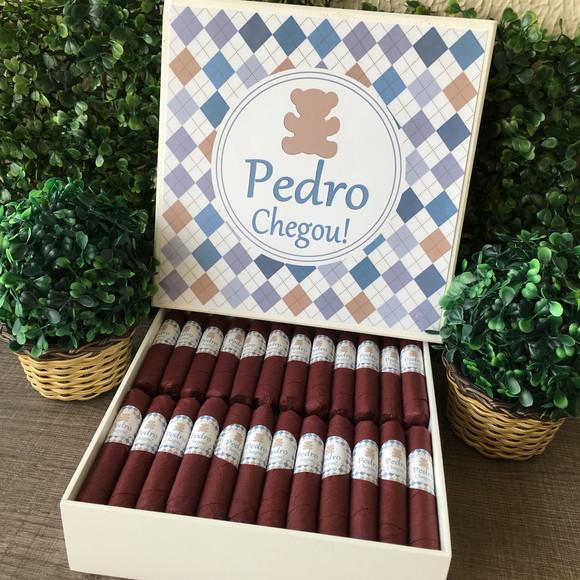 Caixa simples + 35 Charutos de Chocolate Recheados