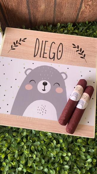 Caixa Simples + 50 Charutos de Chocolate Recheados Urso