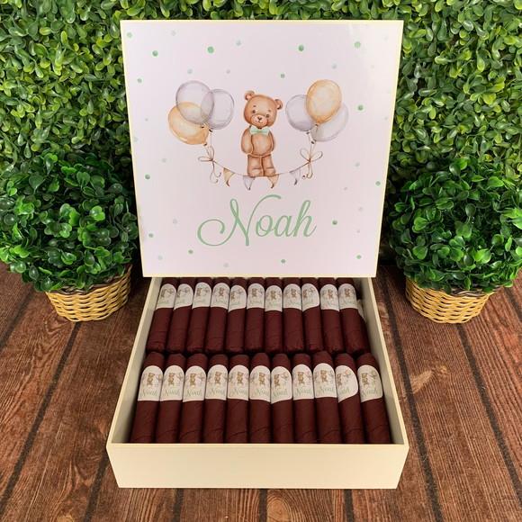 Caixa Simples com Pezinhos + 35 Charutos de Chocolate