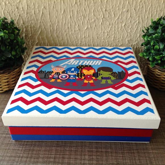 Charutos de Chocolate Recheados Avengers
