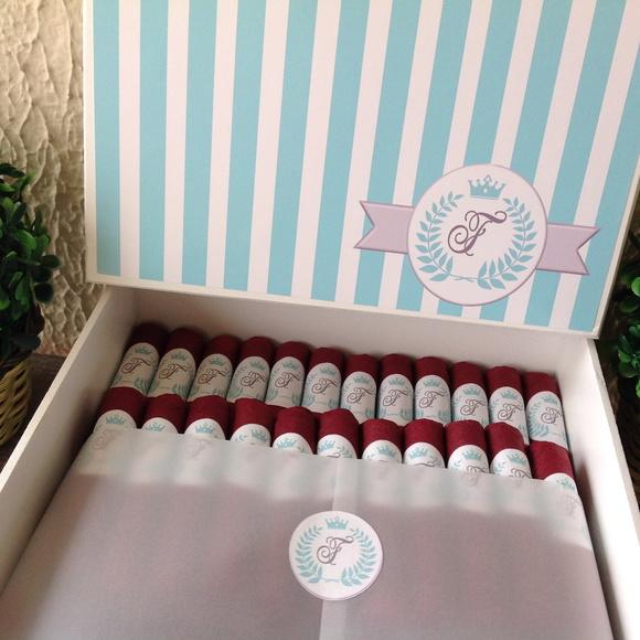 Charutos de Chocolate Recheados Tiffany