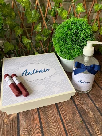 Kit Caixa Simples + 40 Charutos Chocolate + Álcool Gel 500ml