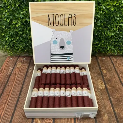Caixa luxo + 35 Charutos de Chocolate Recheados