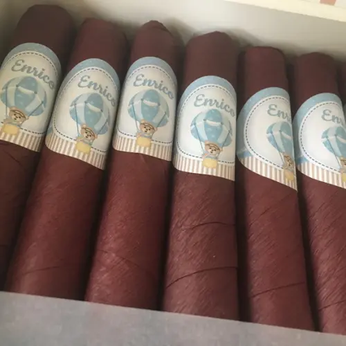 Caixa Premium + 30 Charutos de Chocolate Recheados