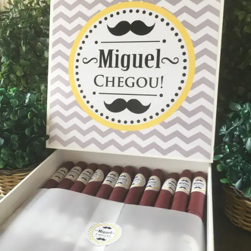 Caixa Premium + 30 Charutos de Chocolate Recheados